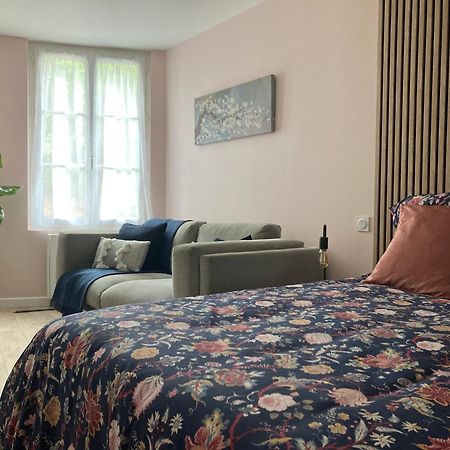 Alex Place'S Saint-Ouen-l'Aumone Bagian luar foto