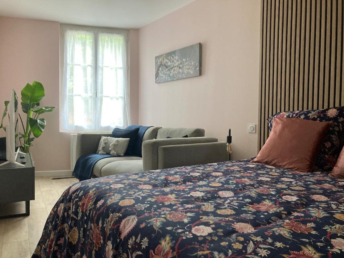 Alex Place'S Saint-Ouen-l'Aumone Bagian luar foto