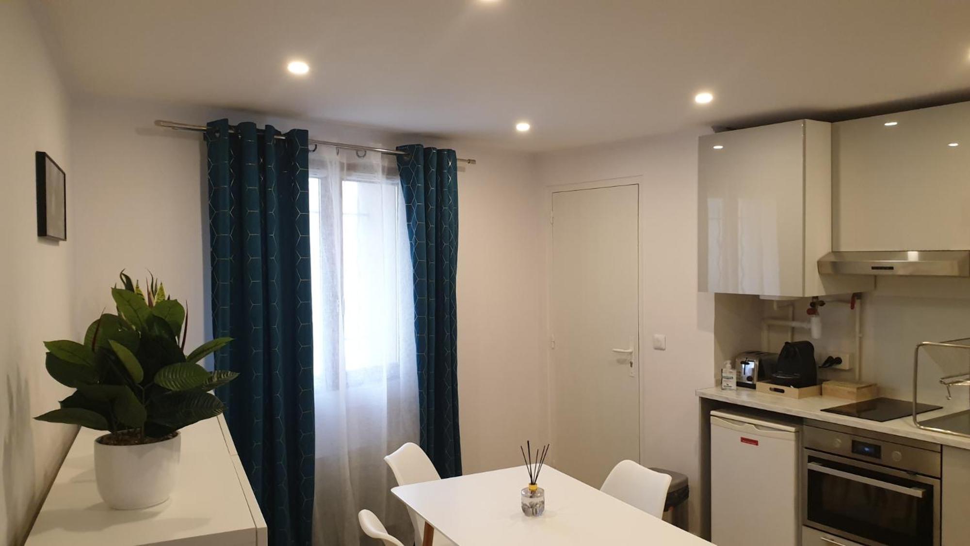 Alex Place'S Saint-Ouen-l'Aumone Bagian luar foto